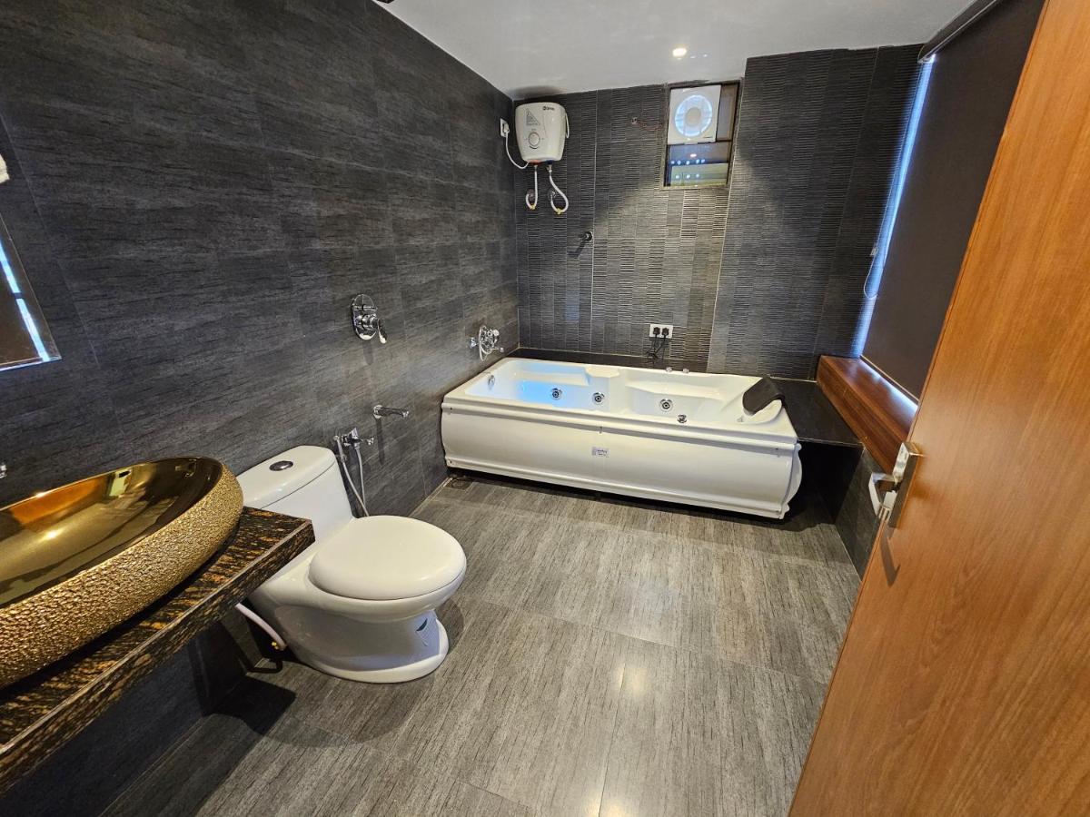 Rds Hotel Αχμπανταμπάντ Εξωτερικό φωτογραφία