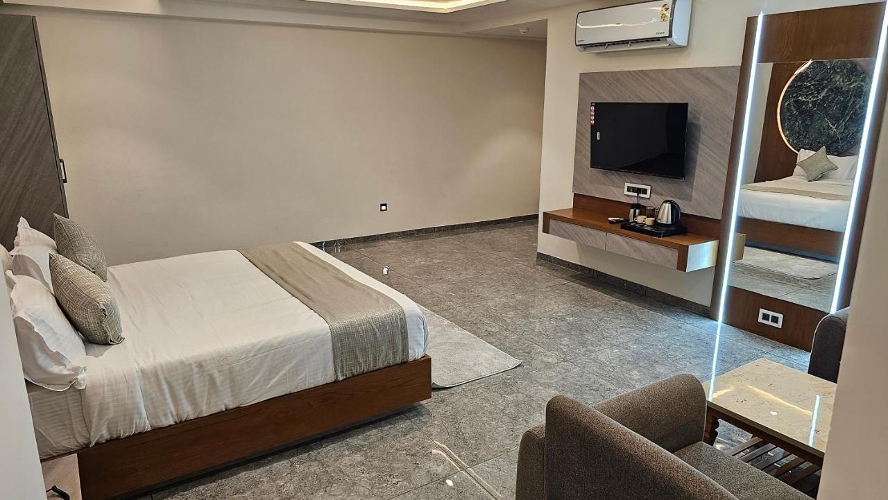 Rds Hotel Αχμπανταμπάντ Εξωτερικό φωτογραφία