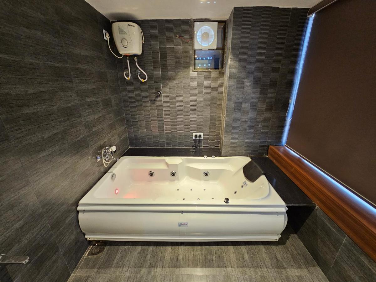 Rds Hotel Αχμπανταμπάντ Εξωτερικό φωτογραφία