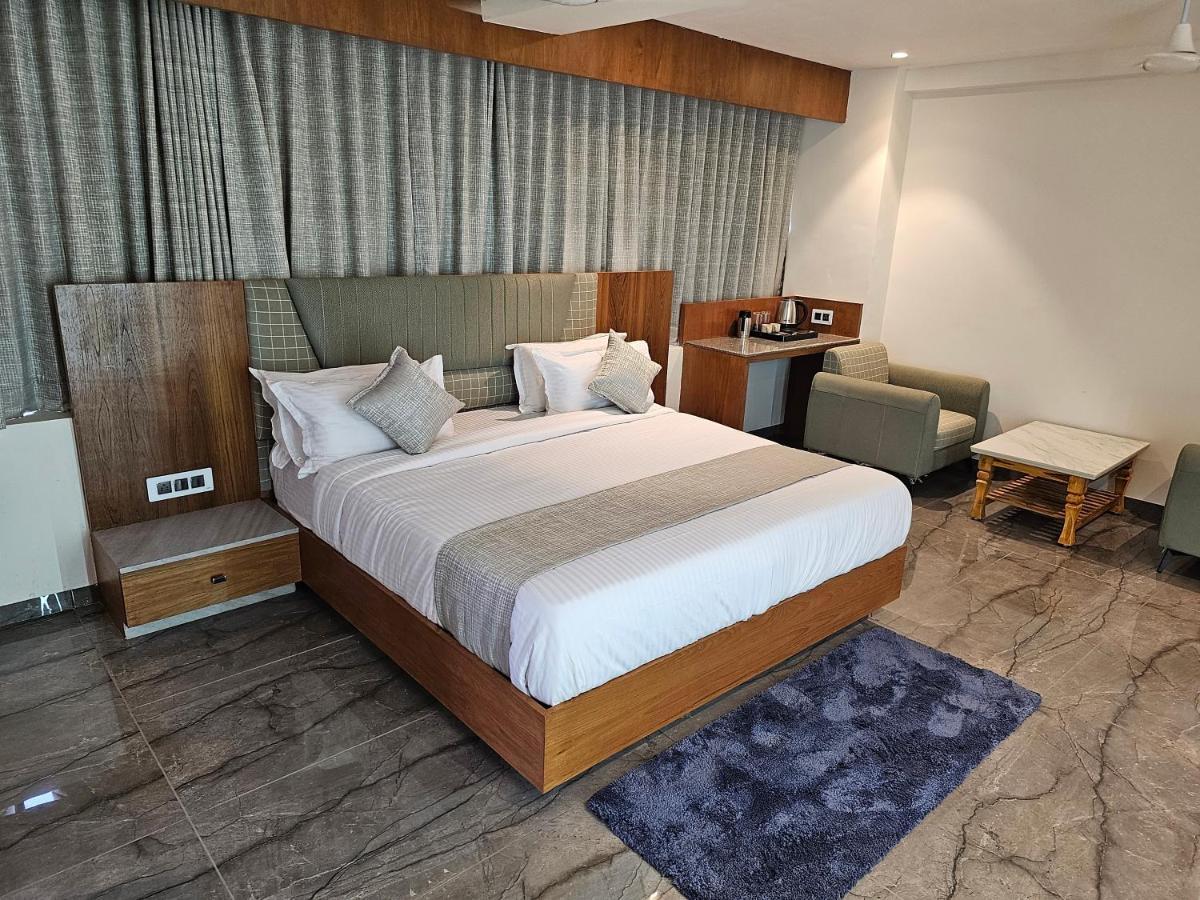Rds Hotel Αχμπανταμπάντ Εξωτερικό φωτογραφία
