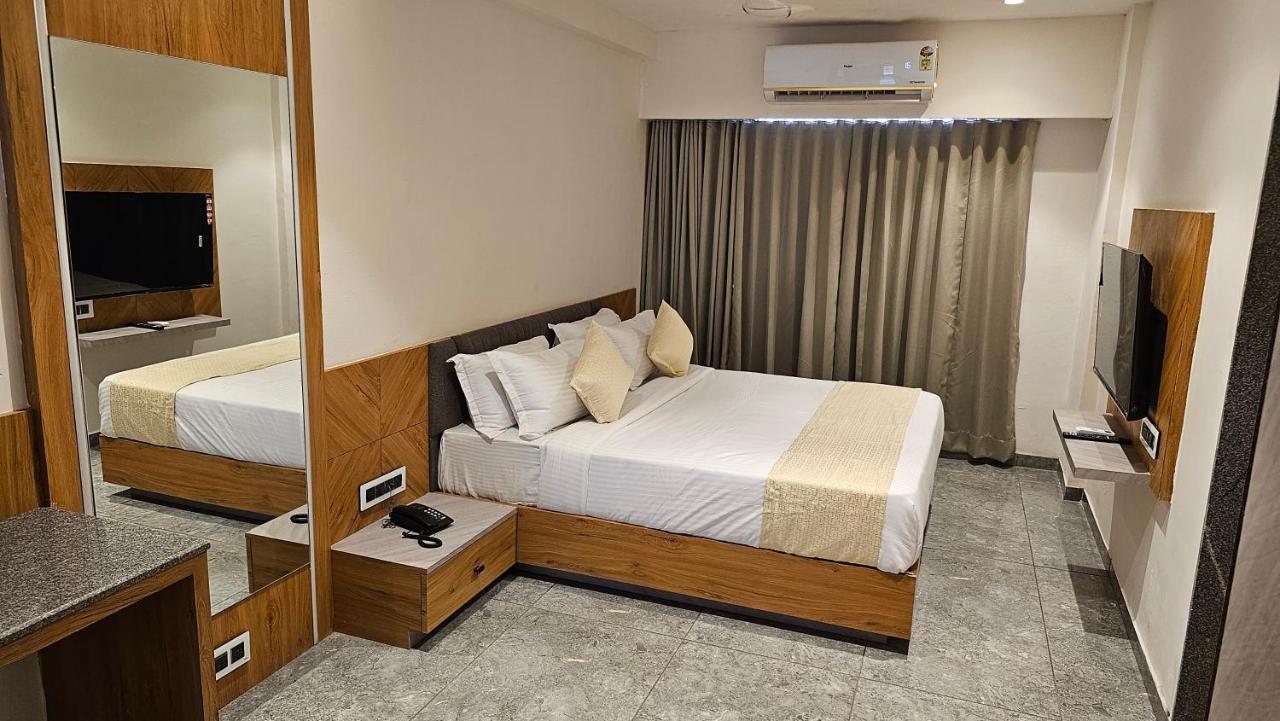 Rds Hotel Αχμπανταμπάντ Εξωτερικό φωτογραφία