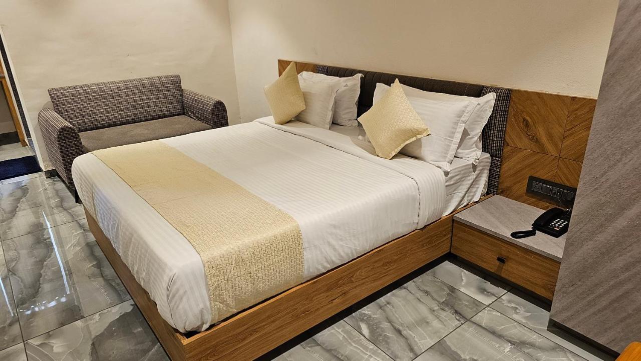 Rds Hotel Αχμπανταμπάντ Εξωτερικό φωτογραφία