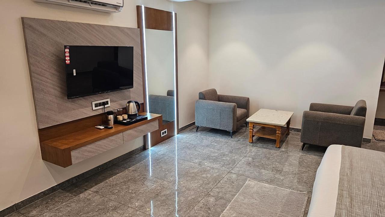 Rds Hotel Αχμπανταμπάντ Εξωτερικό φωτογραφία