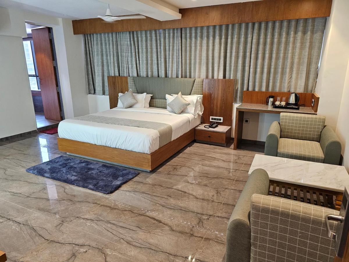 Rds Hotel Αχμπανταμπάντ Εξωτερικό φωτογραφία