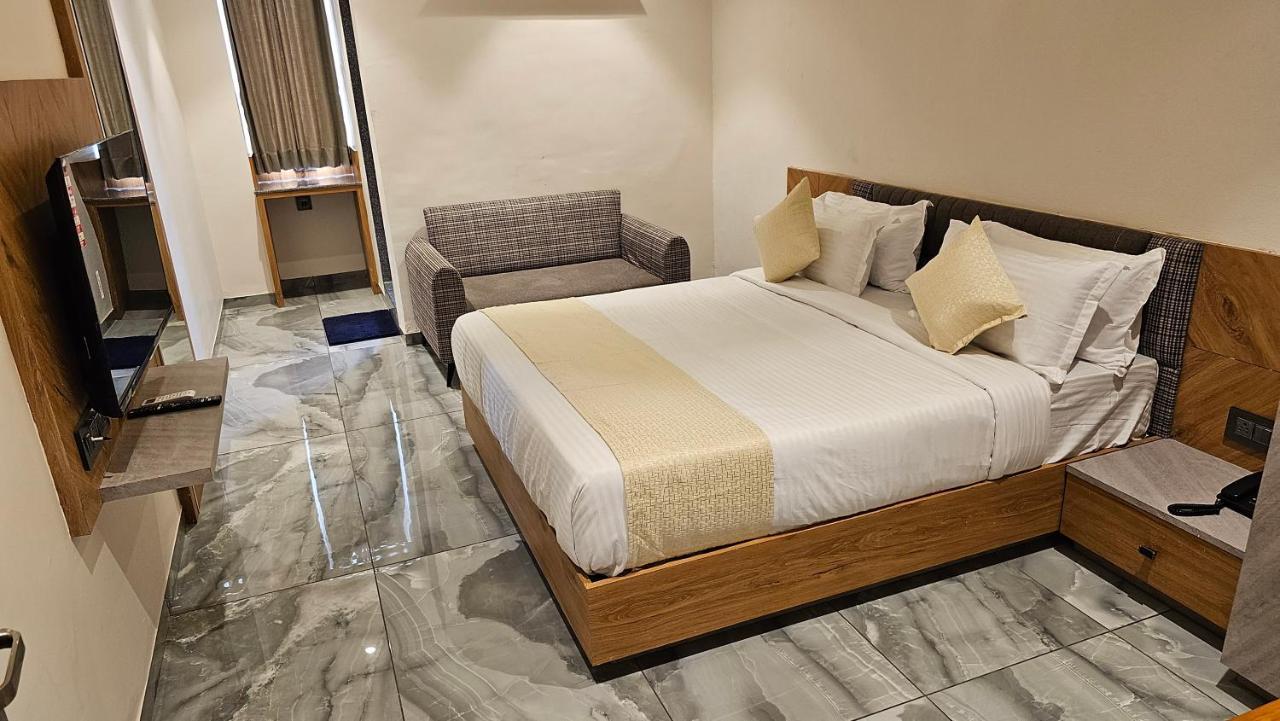 Rds Hotel Αχμπανταμπάντ Εξωτερικό φωτογραφία