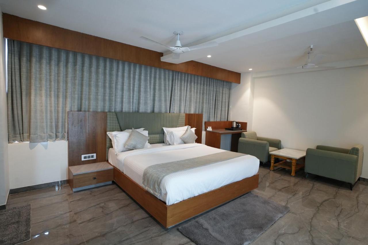 Rds Hotel Αχμπανταμπάντ Εξωτερικό φωτογραφία