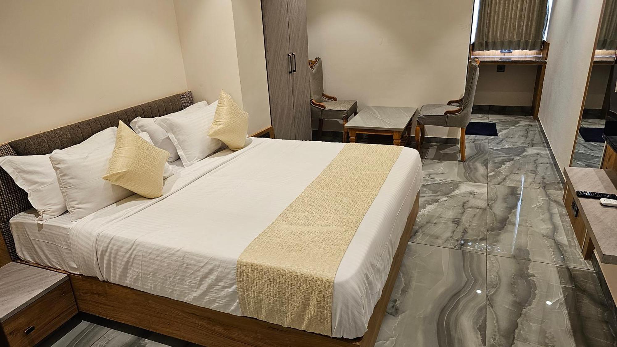 Rds Hotel Αχμπανταμπάντ Εξωτερικό φωτογραφία