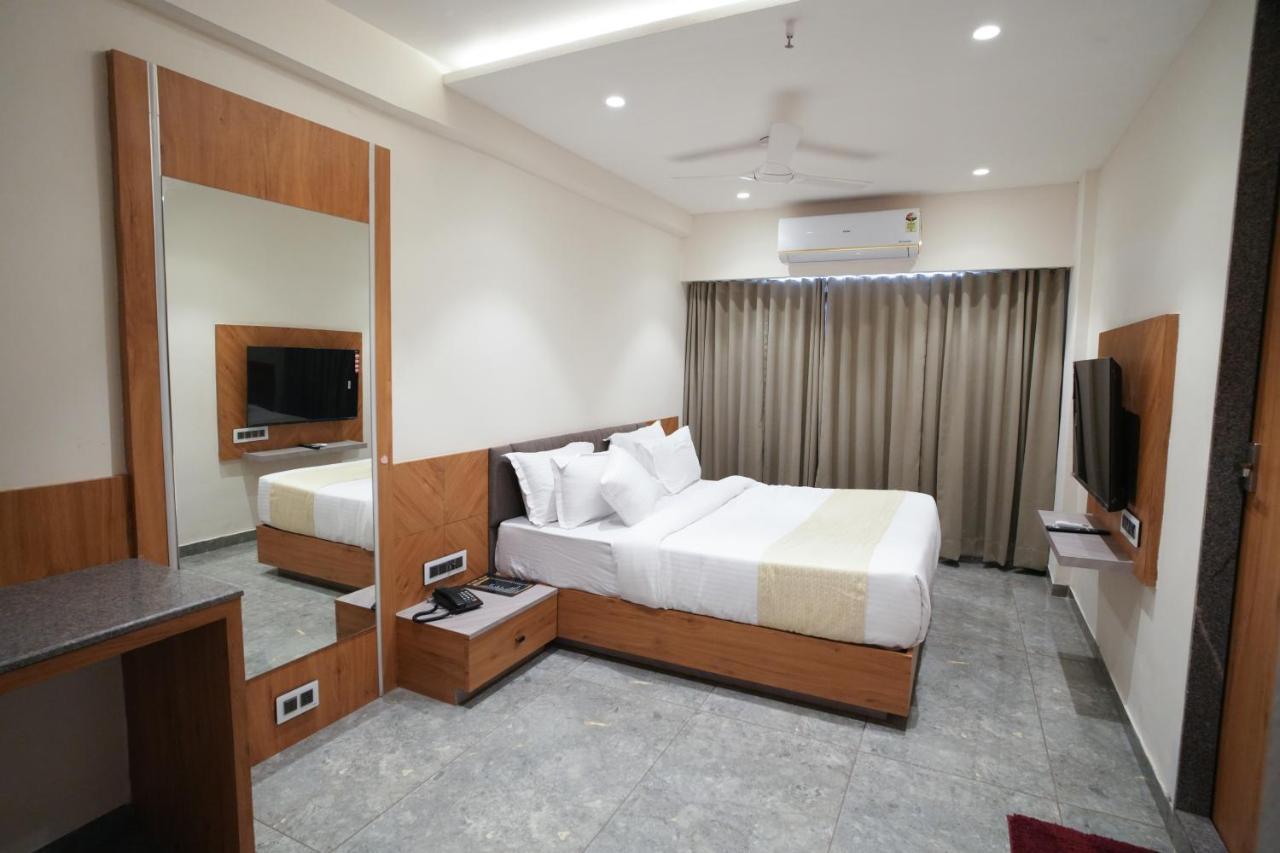 Rds Hotel Αχμπανταμπάντ Εξωτερικό φωτογραφία
