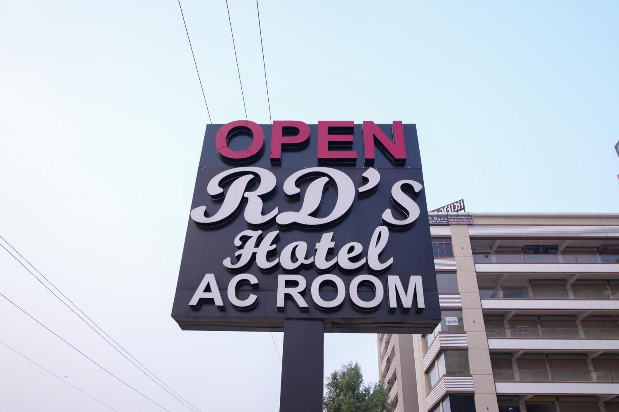 Rds Hotel Αχμπανταμπάντ Εξωτερικό φωτογραφία