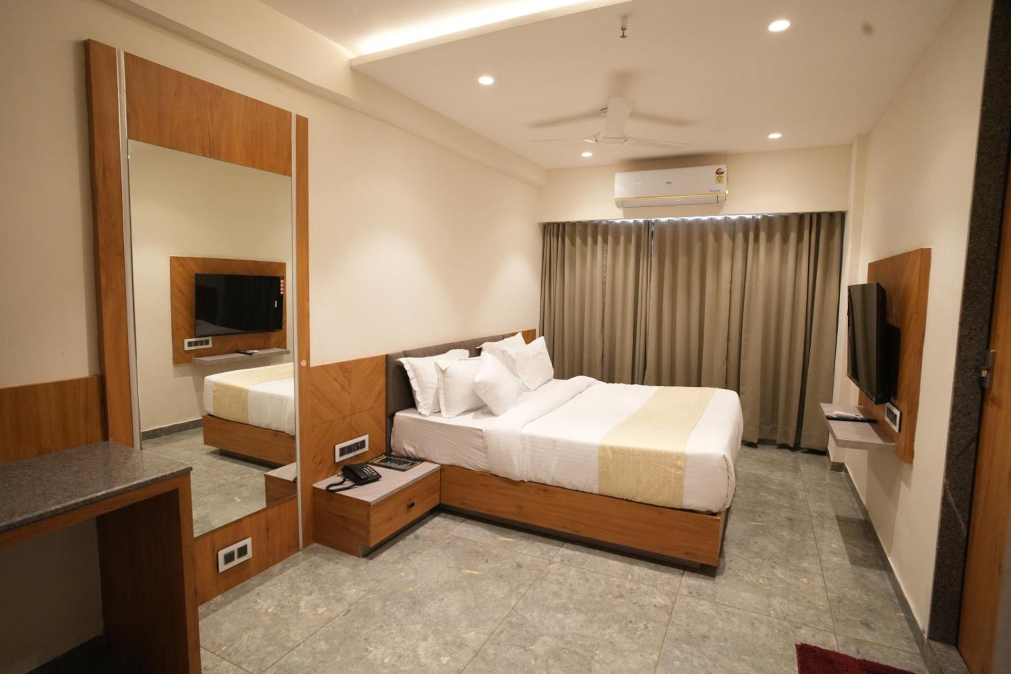 Rds Hotel Αχμπανταμπάντ Εξωτερικό φωτογραφία