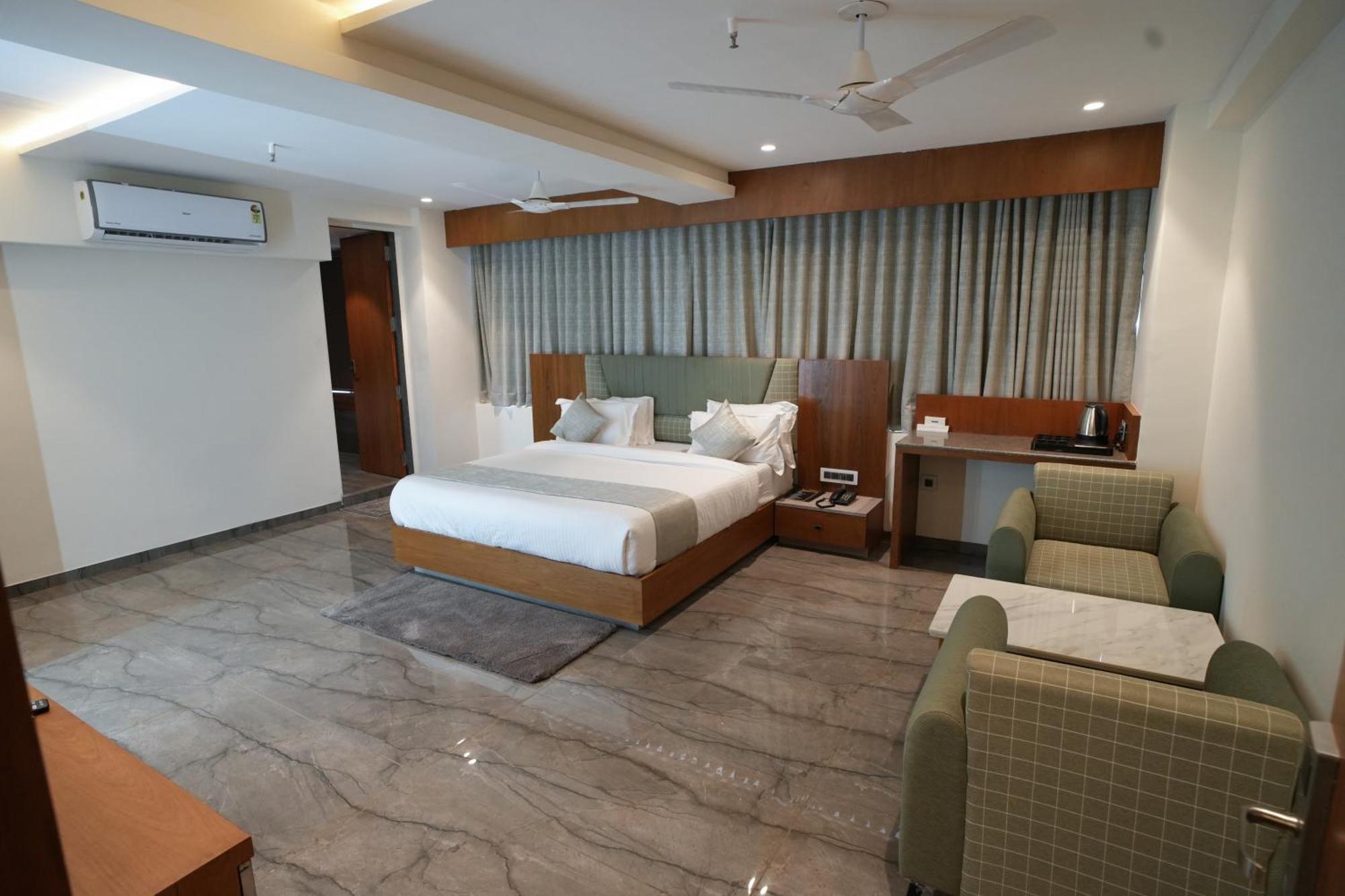 Rds Hotel Αχμπανταμπάντ Εξωτερικό φωτογραφία