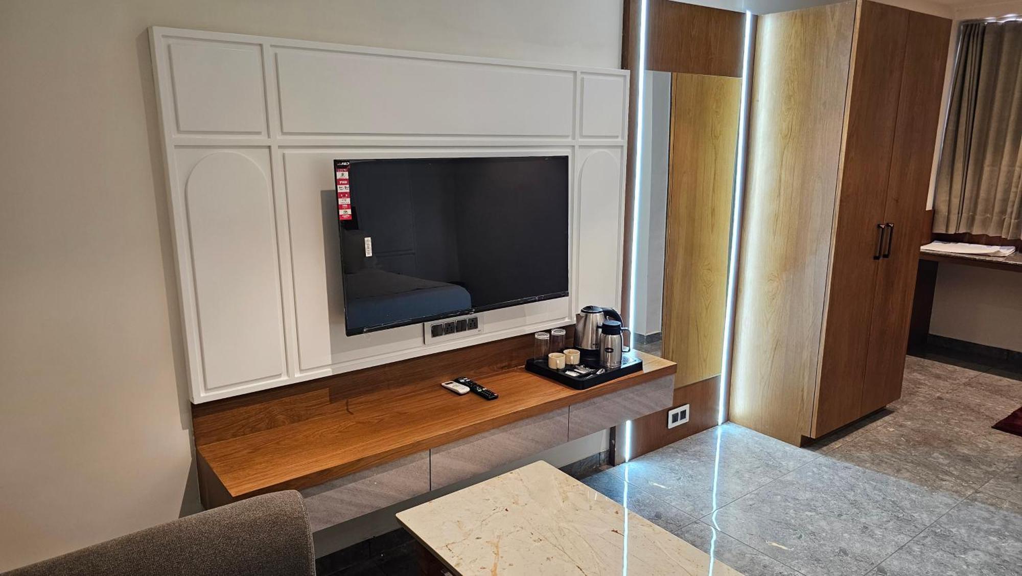 Rds Hotel Αχμπανταμπάντ Εξωτερικό φωτογραφία