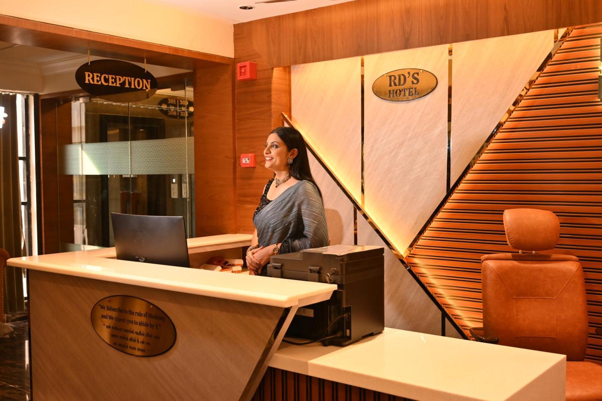 Rds Hotel Αχμπανταμπάντ Εξωτερικό φωτογραφία