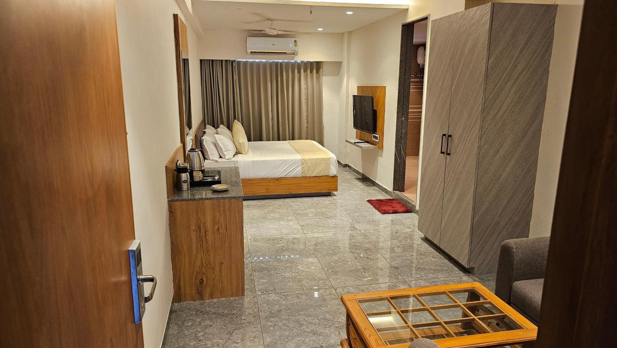 Rds Hotel Αχμπανταμπάντ Εξωτερικό φωτογραφία