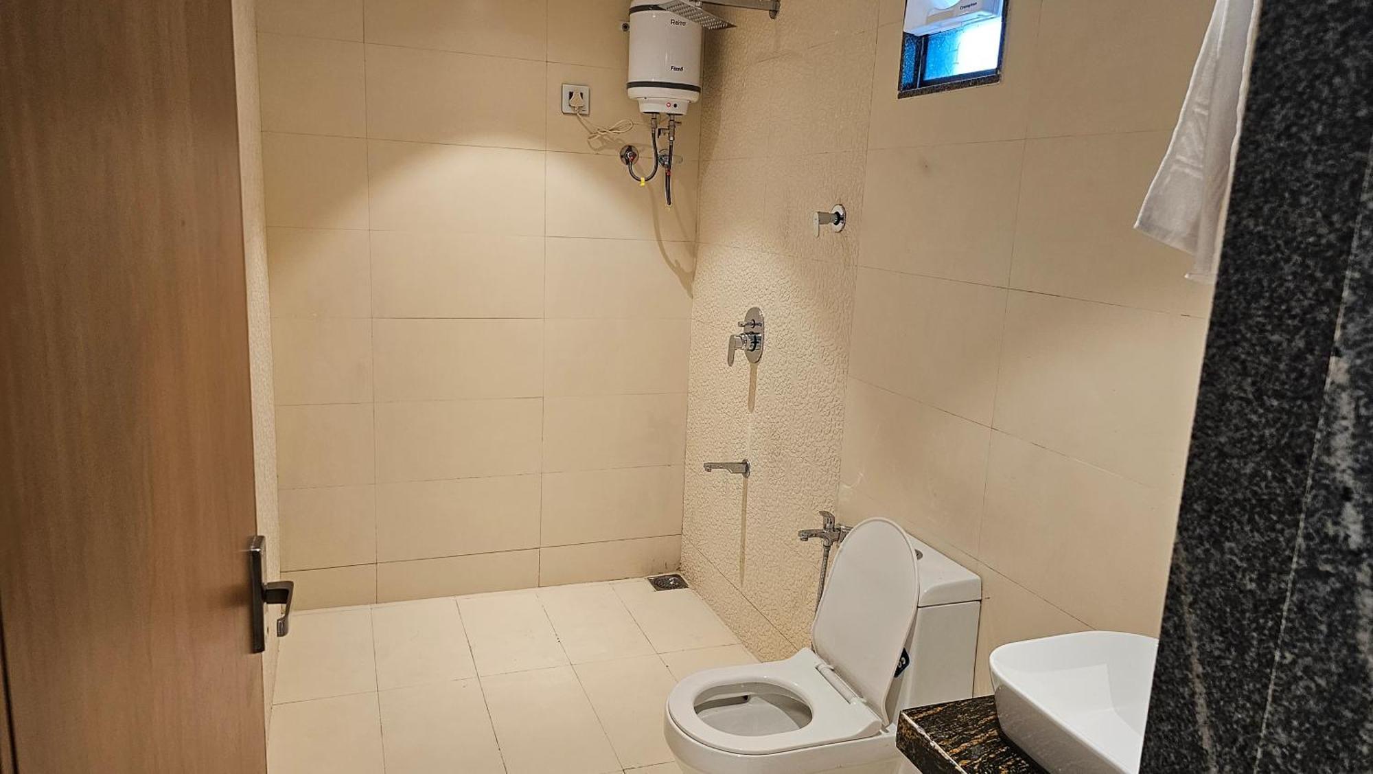 Rds Hotel Αχμπανταμπάντ Εξωτερικό φωτογραφία