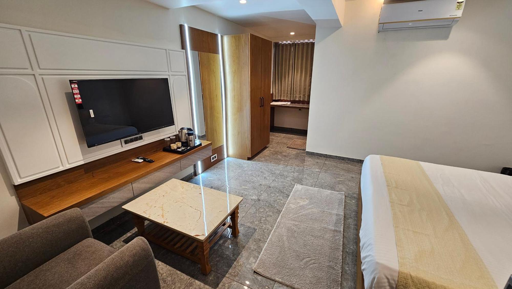 Rds Hotel Αχμπανταμπάντ Εξωτερικό φωτογραφία
