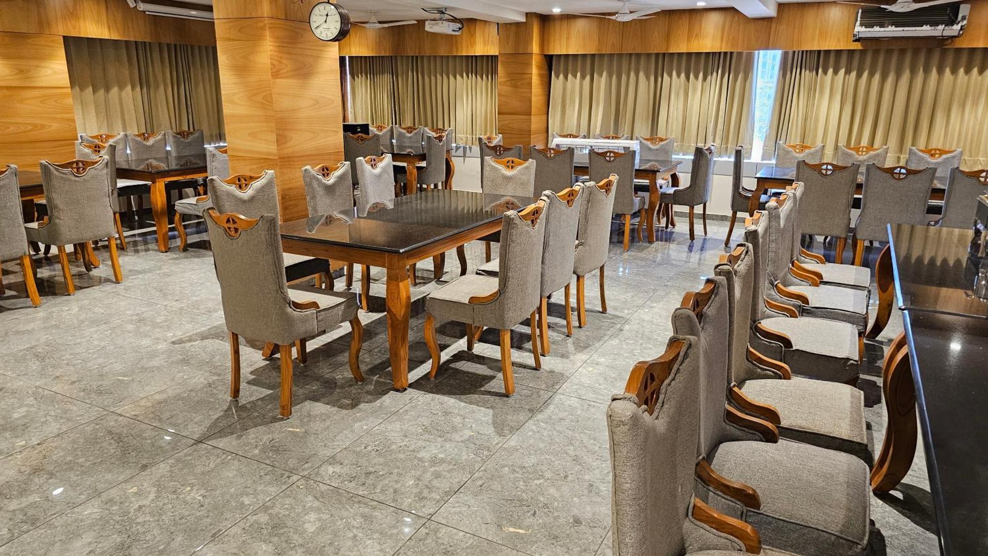 Rds Hotel Αχμπανταμπάντ Εξωτερικό φωτογραφία